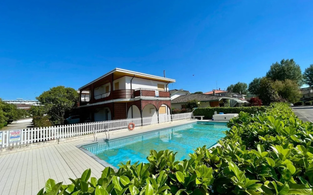 Peaceful House With Pool and Terrace