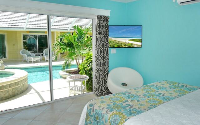 Private Home and Guesthouse With Courtyard, Pool and spa