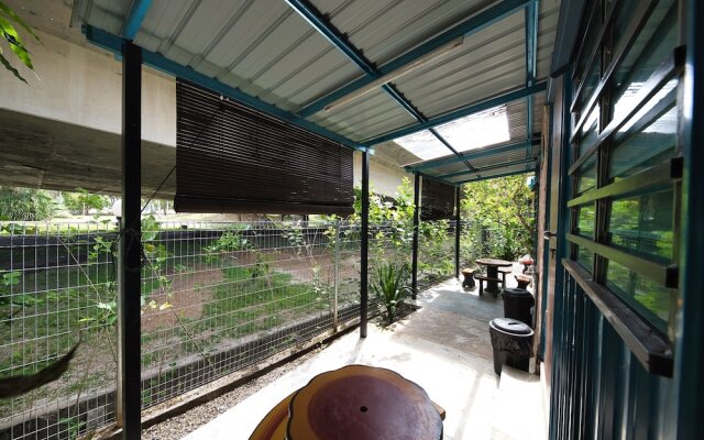 OYO 90960 Rajawali D'cabin Chalet Room