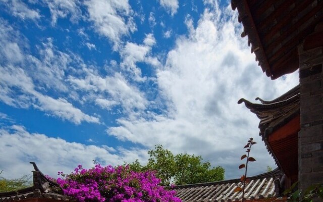Lijiang Ivy Garden Cloud Mountain Hotel
