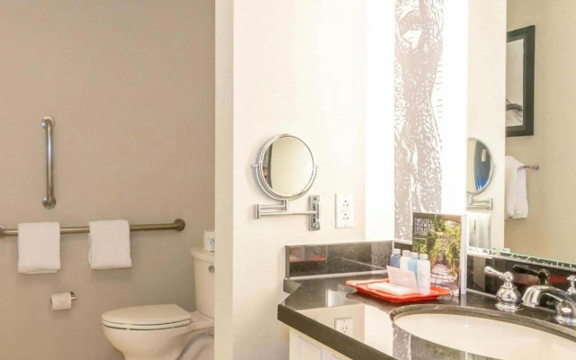 Williamsburg Lodge, Autograph Collection