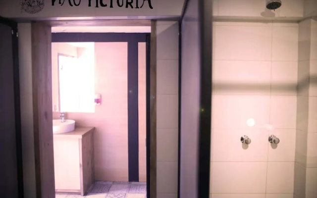 Nao Victoria Hostel