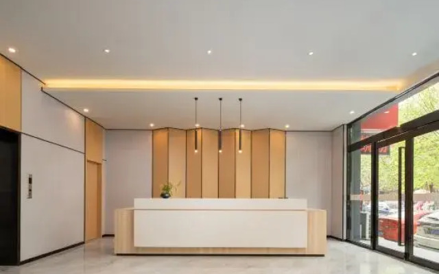 LE JU Hotel (Xinzheng Longhu Senda University Business Plaza)