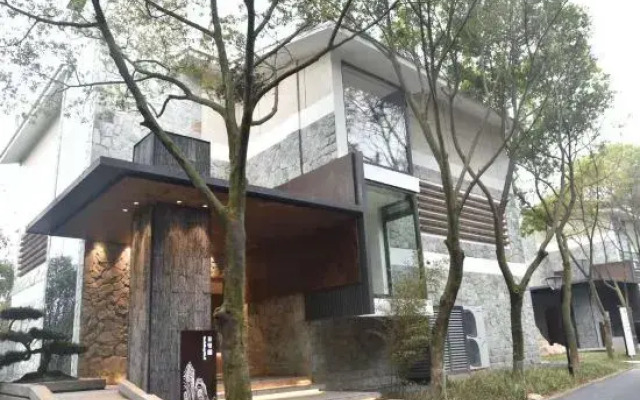Qi Ming Xing Hot Spring Hotel