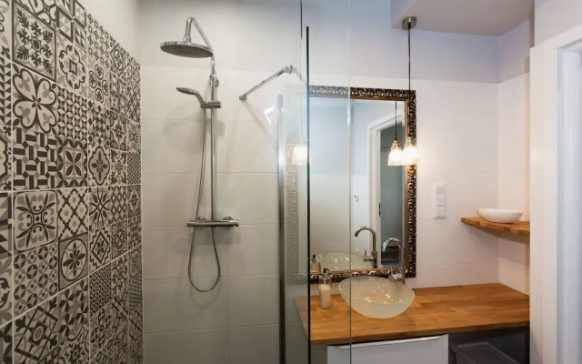 City of The Kings Piano Apartment