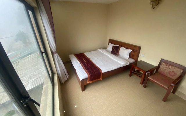 Khat Vong Viet Hotel