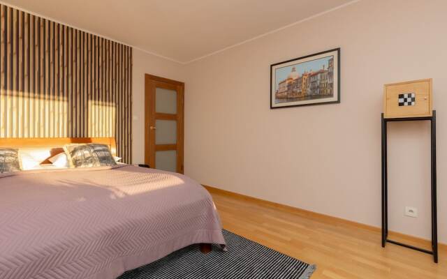 Saska Kępa Apartment by Renters