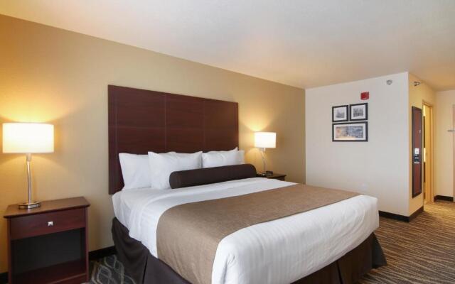 Cobblestone Inn & Suites at UW Stout Downtown Menomonie