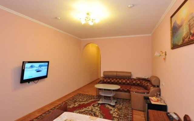 Crown Hotel