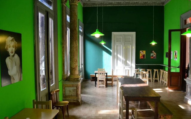 Retro Art Hostel