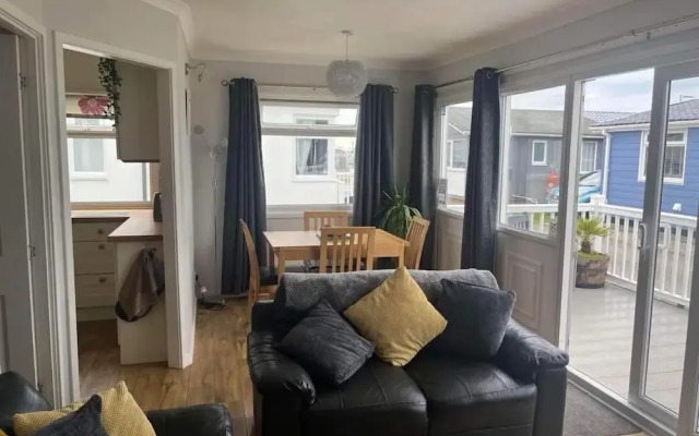 Seasideescape-2br-sleeps4-parking-petsok-fireplace