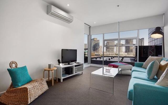 Melbourne Holiday Apartments at McCrae Docklands