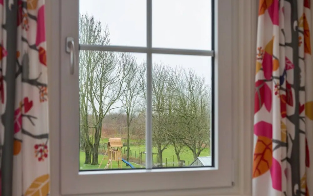 Picturesque Holiday Home in Oostkapelle near Beach