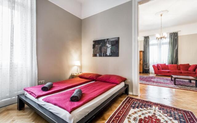 BERTA - 4 Bedrooms, 3 Baths