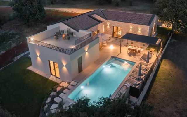 Luxury Villa in Tar With View