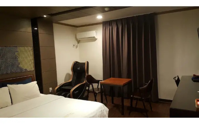 Hera Motel