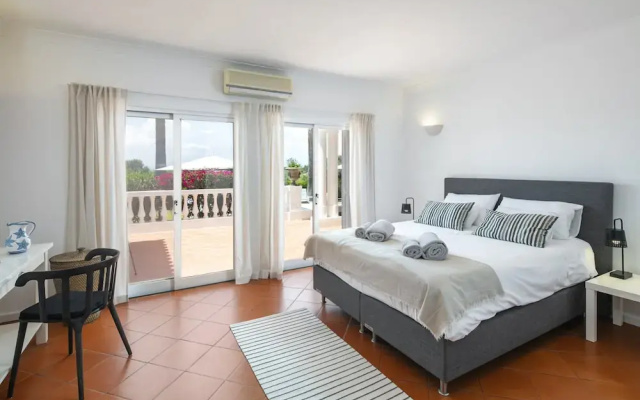 Romantic 3-bedroom Villa Near Carvoeiro