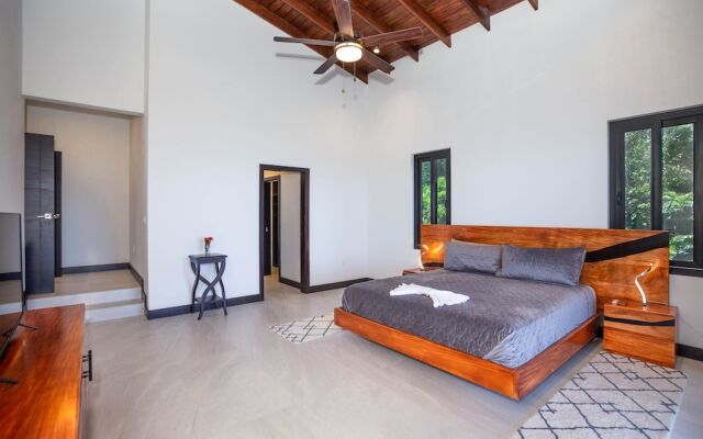 Ocean Pearl 4 Bedroom Home by RedAwning