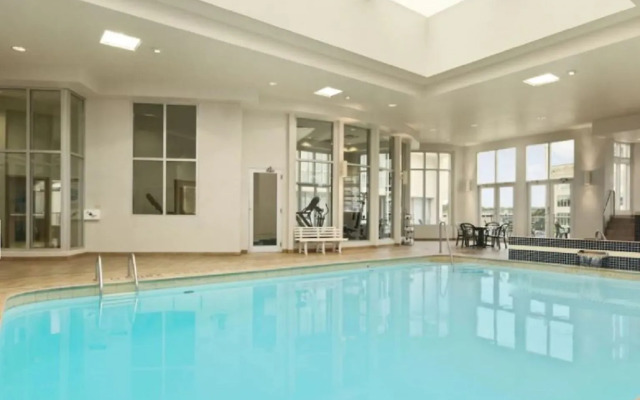 Travelodge by Wyndham Niagara Falls Fallsview