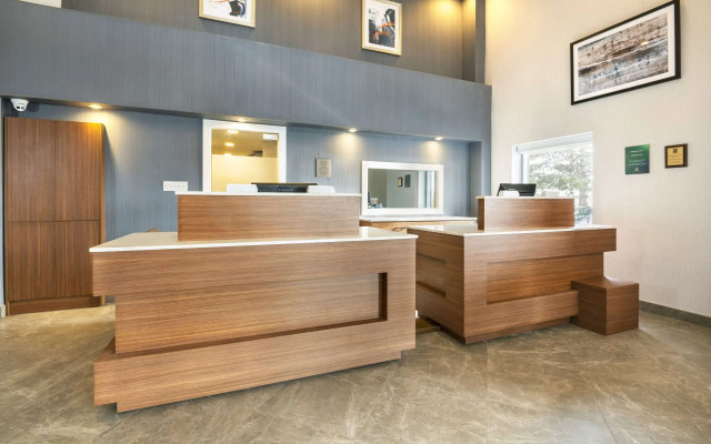 Quality Suites Whitby