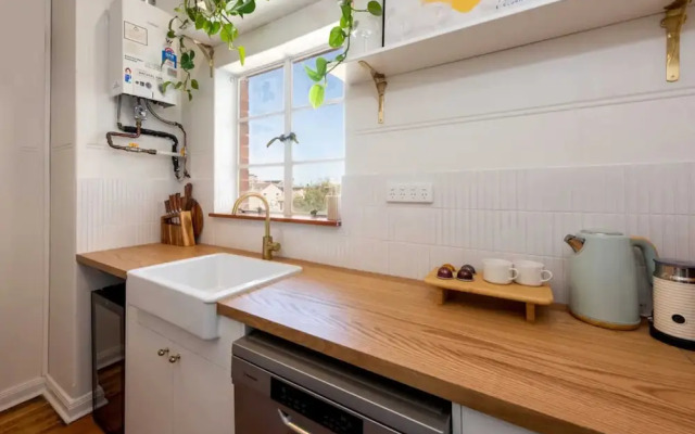 Charming Art Deco Unit in East Melbourne