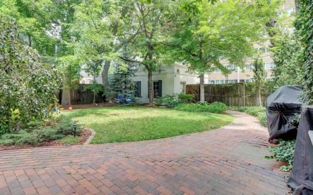 Walkable Apt w/ Off-street Parking in Cheesman!