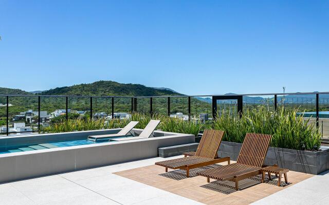 Rooftop com piscina em Jurerê Internacional #JA23