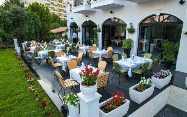 Chimaera Hotel