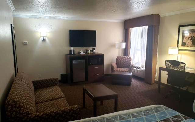 Best Western Airport Albuquerque InnSuites Hotel & Suites - фото 5