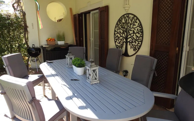 Beautiful 2-bed Villa in Quinta do Lago With Pool