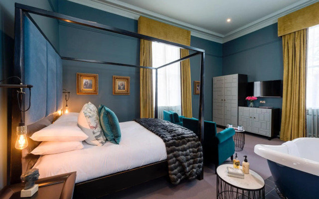 The Churchill Hotel