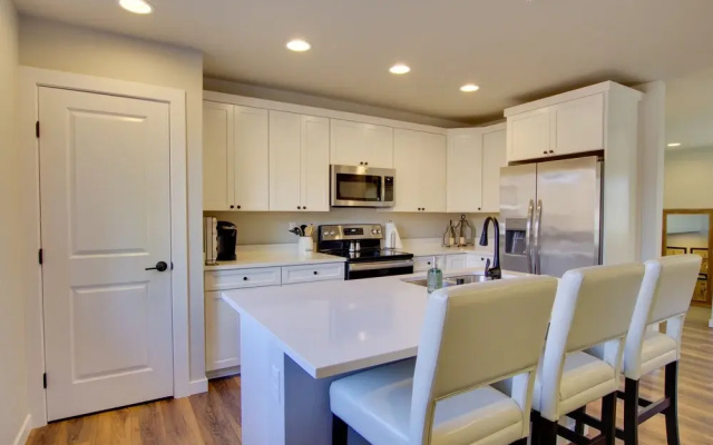 Monroe Apartment Near Evergreen State Fairgrounds!