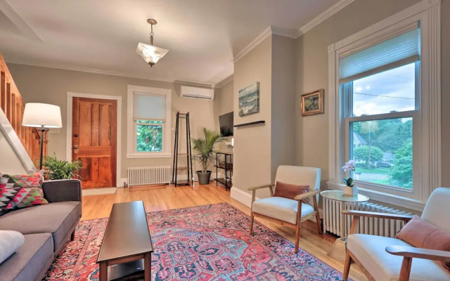 Charming Abode w/ Patio - Walk to Town + River! - фото 4