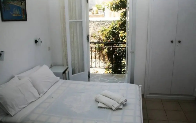 Apanemos In Timeless Spetses