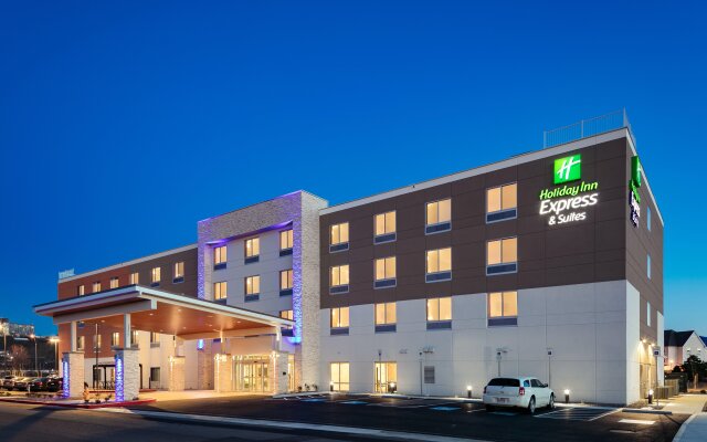 Holiday Inn Express & Suites Medford, an IHG Hotel