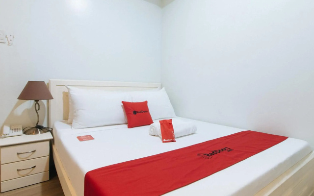 RedDoorz Premium @ Nick Hotel Gerona Tarlac