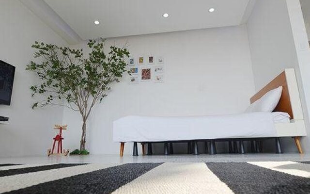 Ganghwado (Seokmodo) Club Poc Pension (Building B)