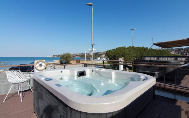 Eldamar Floating House