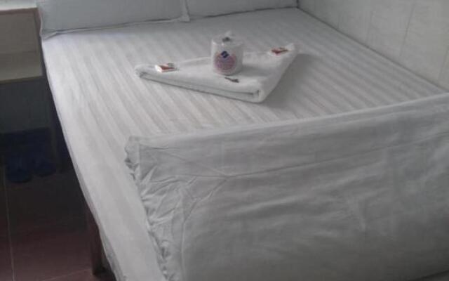 New Yan Yan Guest House reception 9th floor Flat E4 E6 – Guest Rooms – Kowloon