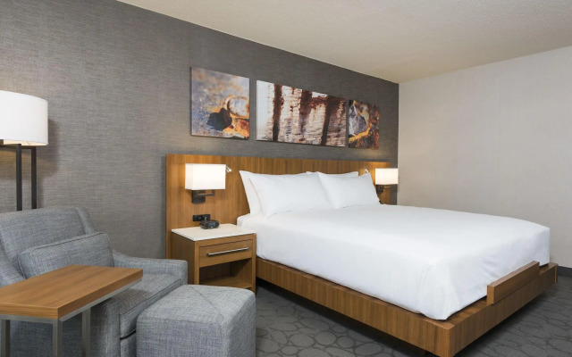 Sonesta Hotel Grand Rapids Airport