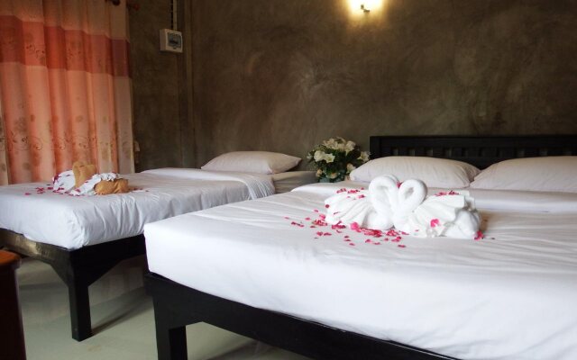 Pon-Pon & Nuan-La-Or