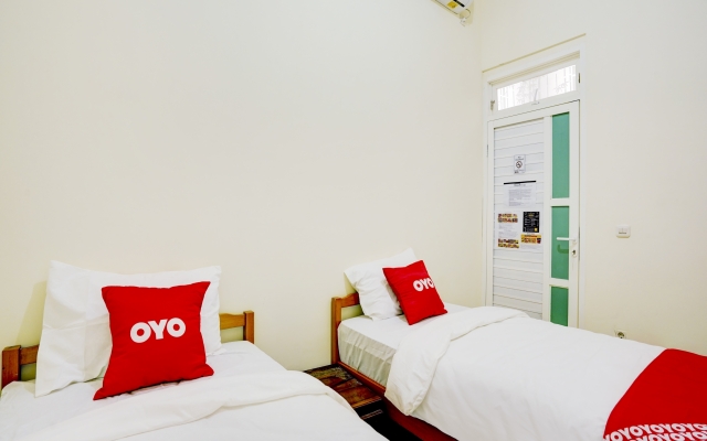 OYO 90173 Innapp Tenggilis Family Residence