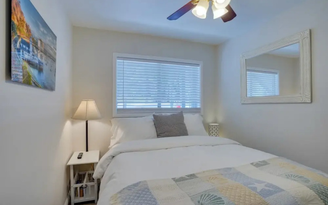 Catalina Island Duplex - Steps to Beach & Pier!