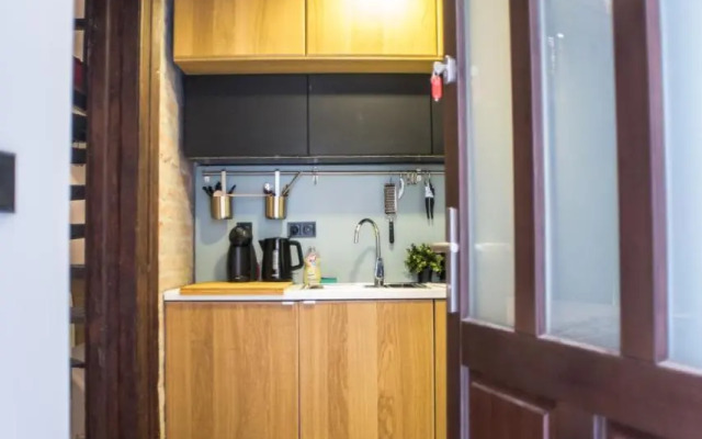 Very stylish and fresh studio home in the center