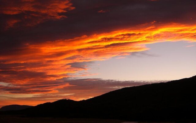 The Hollows Luxury Log Cabin
