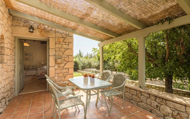 Lithos Stoupa Villas