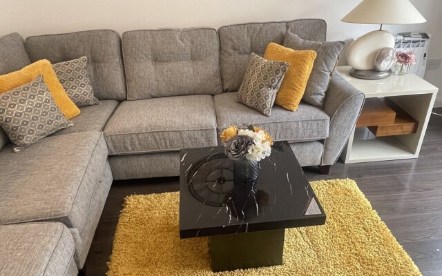 Aarons Stunning 2-bed in Aberdeen City Centre