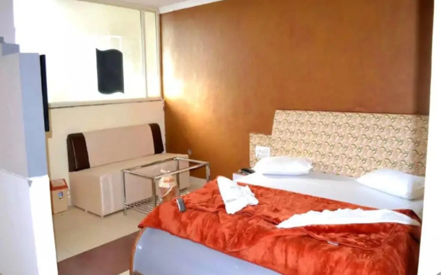 OYO 25100 Hotel Rock View