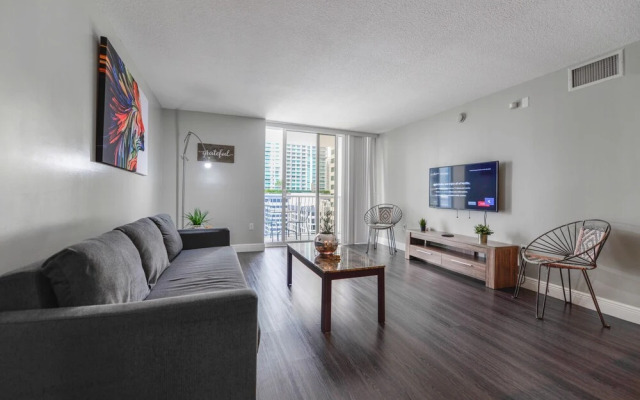 Amazing 3 BR Apartment At Brickell