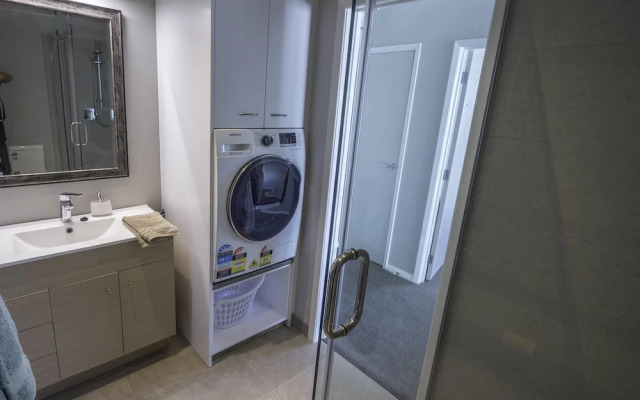 Seaview 1BR Apartment with Amazing Deck